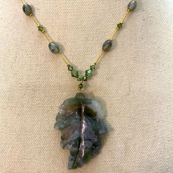 Dabby reid olive faux stone Leif iridescent green crystal gold color chain - Picture 2 of 5